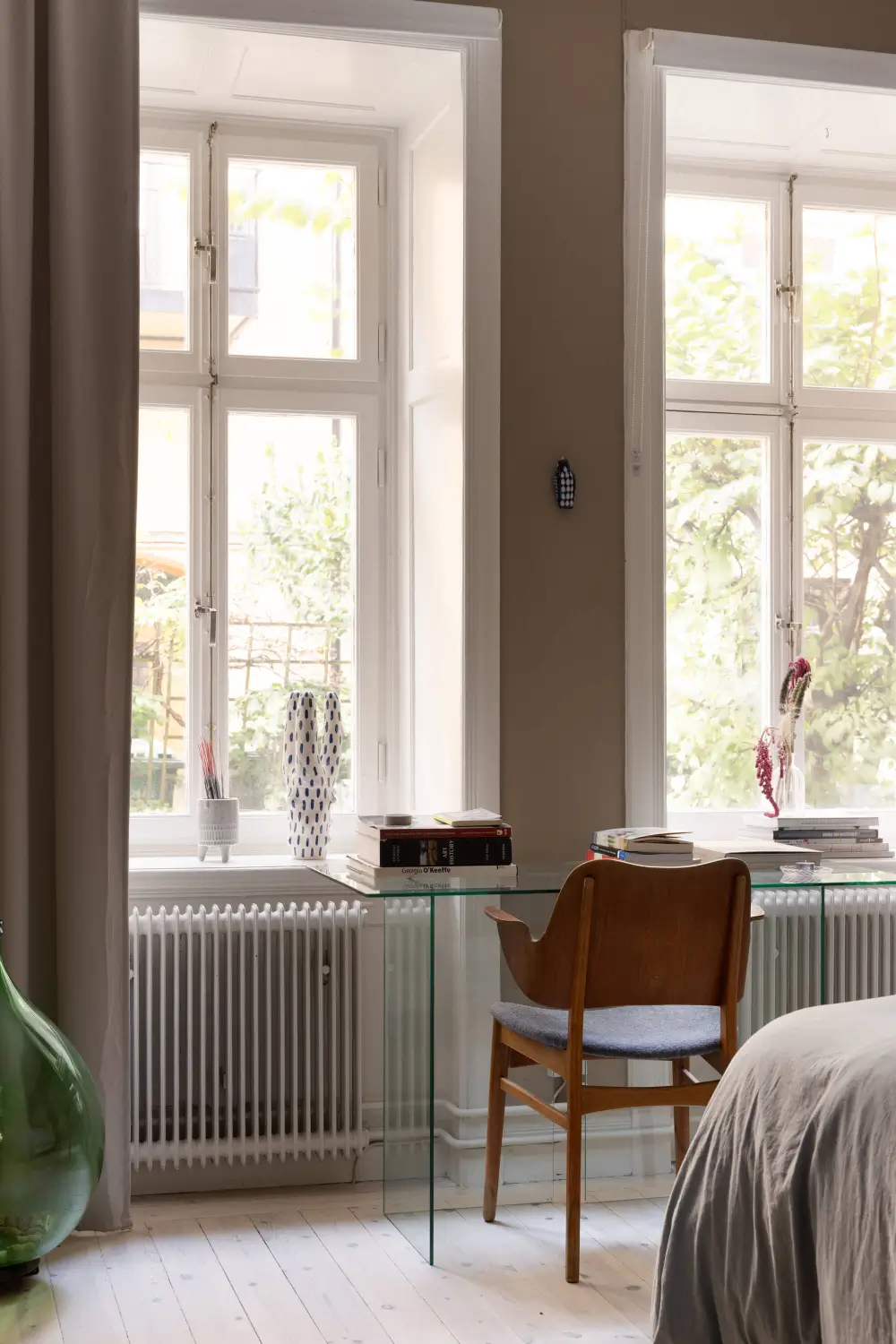 Brown and Pale Blue Walls in a Charming Stockholm Apartment 15 modern-interiors-color-turn-of-the-century-apartment-nordroom