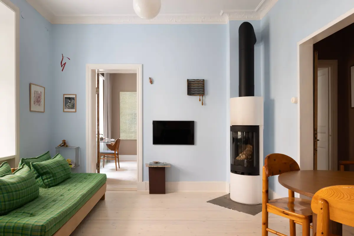 Brown and Pale Blue Walls in a Charming Stockholm Apartment 5 modern-interiors-color-turn-of-the-century-apartment-nordroom