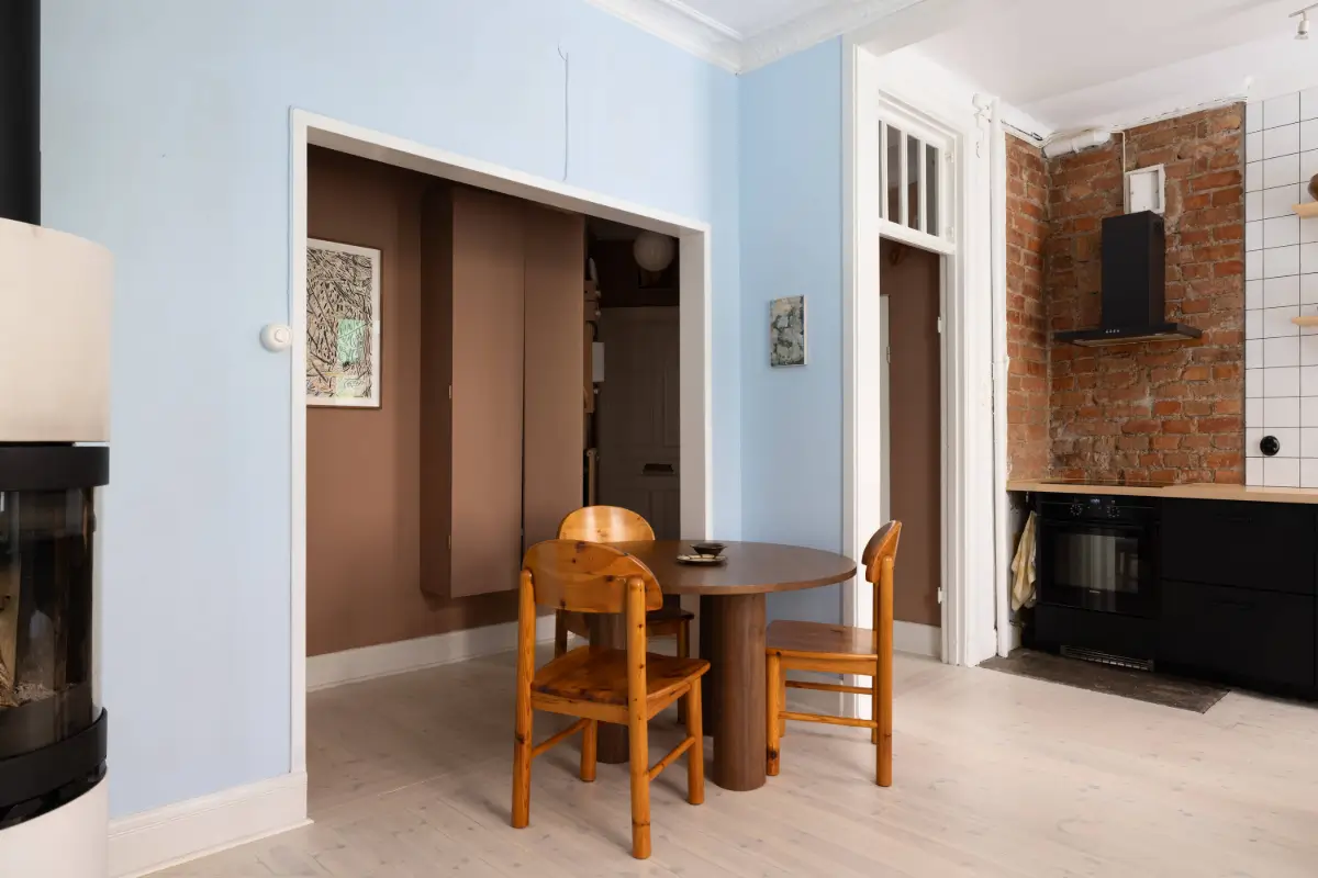 Brown and Pale Blue Walls in a Charming Stockholm Apartment 8 modern-interiors-color-turn-of-the-century-apartment-nordroom