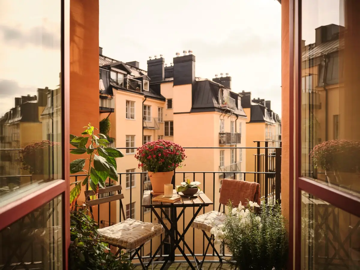 High Ceilings and Light Colors in a Minimalistic Stockholm Apartment 23 modern-scandi-interiors-period-features-1910-stockholm-apartment-nordroom