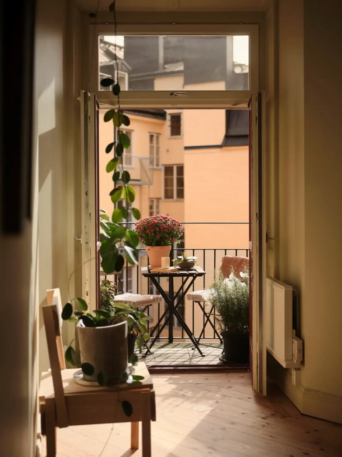 High Ceilings and Light Colors in a Minimalistic Stockholm Apartment 20 modern-scandi-interiors-period-features-1910-stockholm-apartment-nordroom