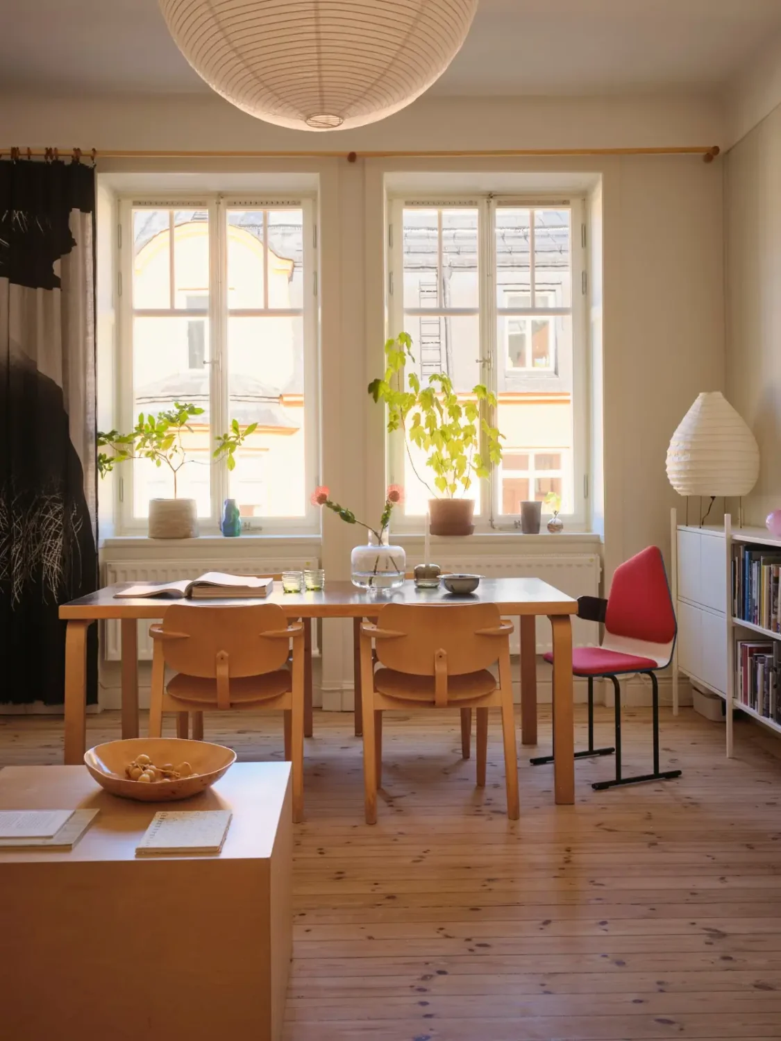High Ceilings and Light Colors in a Minimalistic Stockholm Apartment 3 modern-scandi-interiors-period-features-1910-stockholm-apartment-nordroom