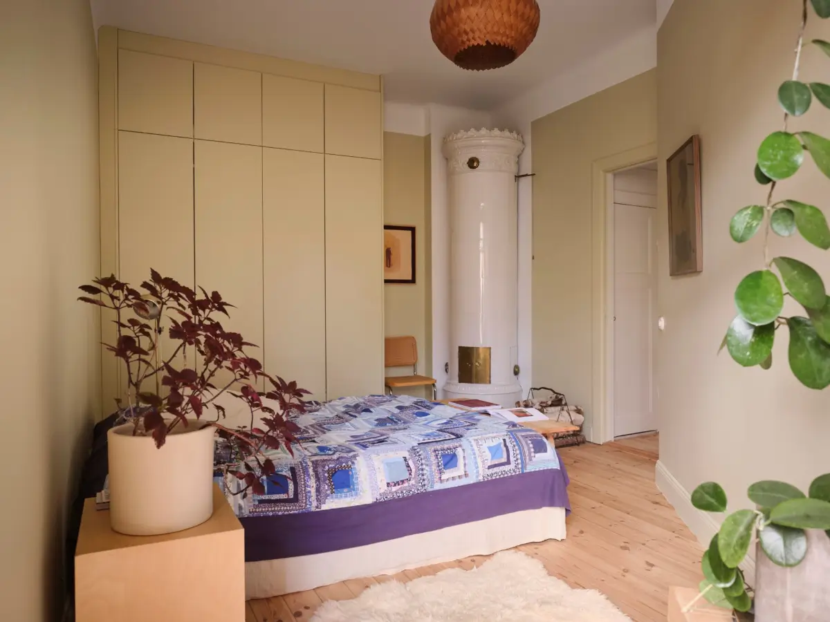 High Ceilings and Light Colors in a Minimalistic Stockholm Apartment 18 modern-scandi-interiors-period-features-1910-stockholm-apartment-nordroom