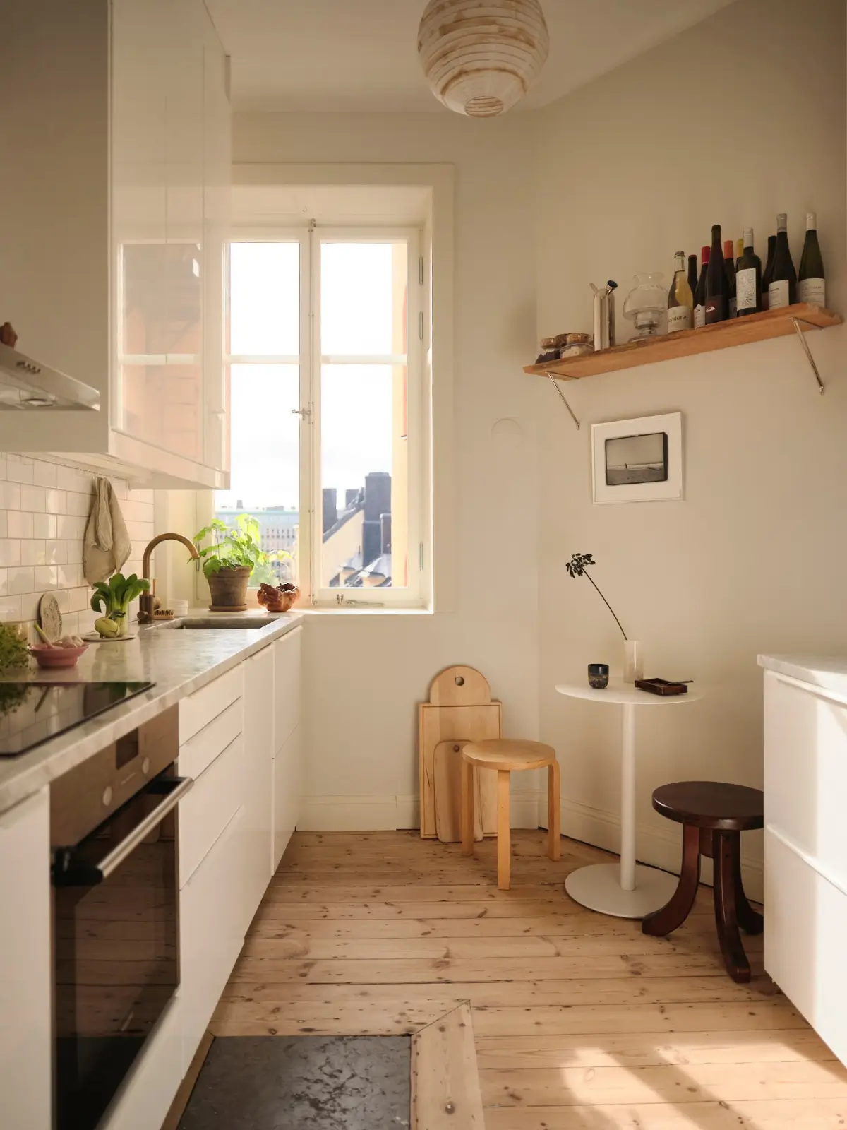 modern-scandi-interiors-period-features-1910-stockholm-apartment-nordroom