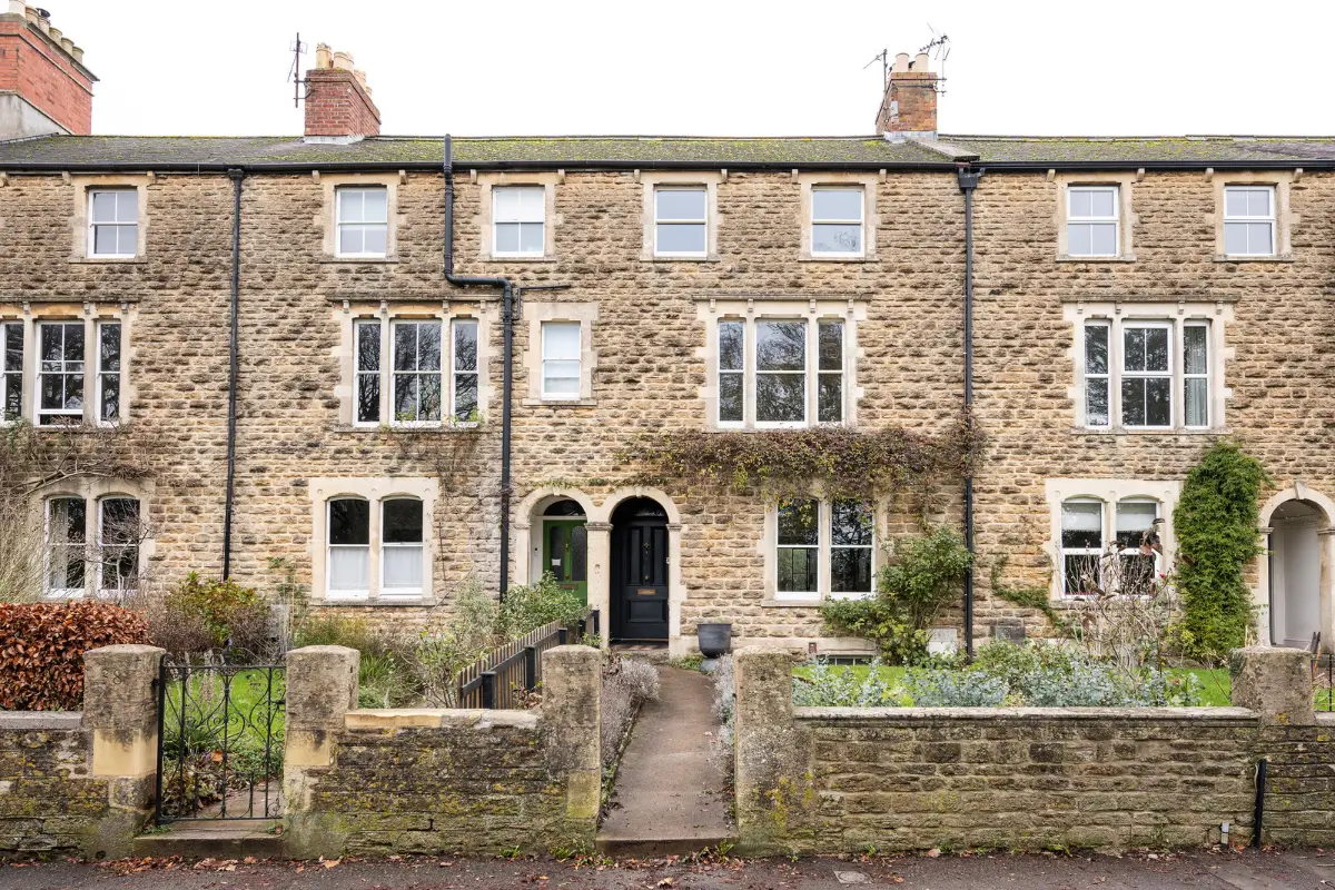 A Victorian Family House With Period Features and Modern Design 1 modernized-19th-century-home-frome-england