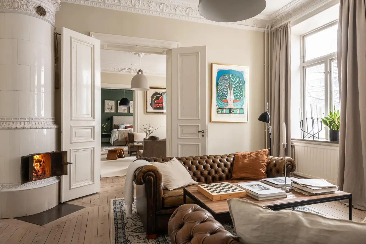 A Magnificent Historic Apartment with a Deep Green Bedroom 10 period-features-color-drenched-deep-green-bedroom-19th-century-apartment-nordroom