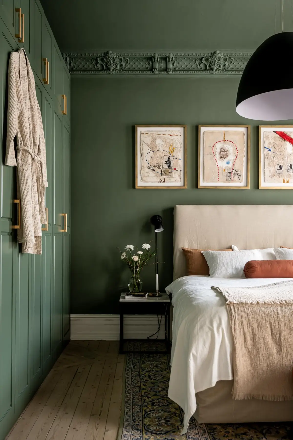 period-features-color-drenched-deep-green-bedroom-19th-century-apartment-nordroom