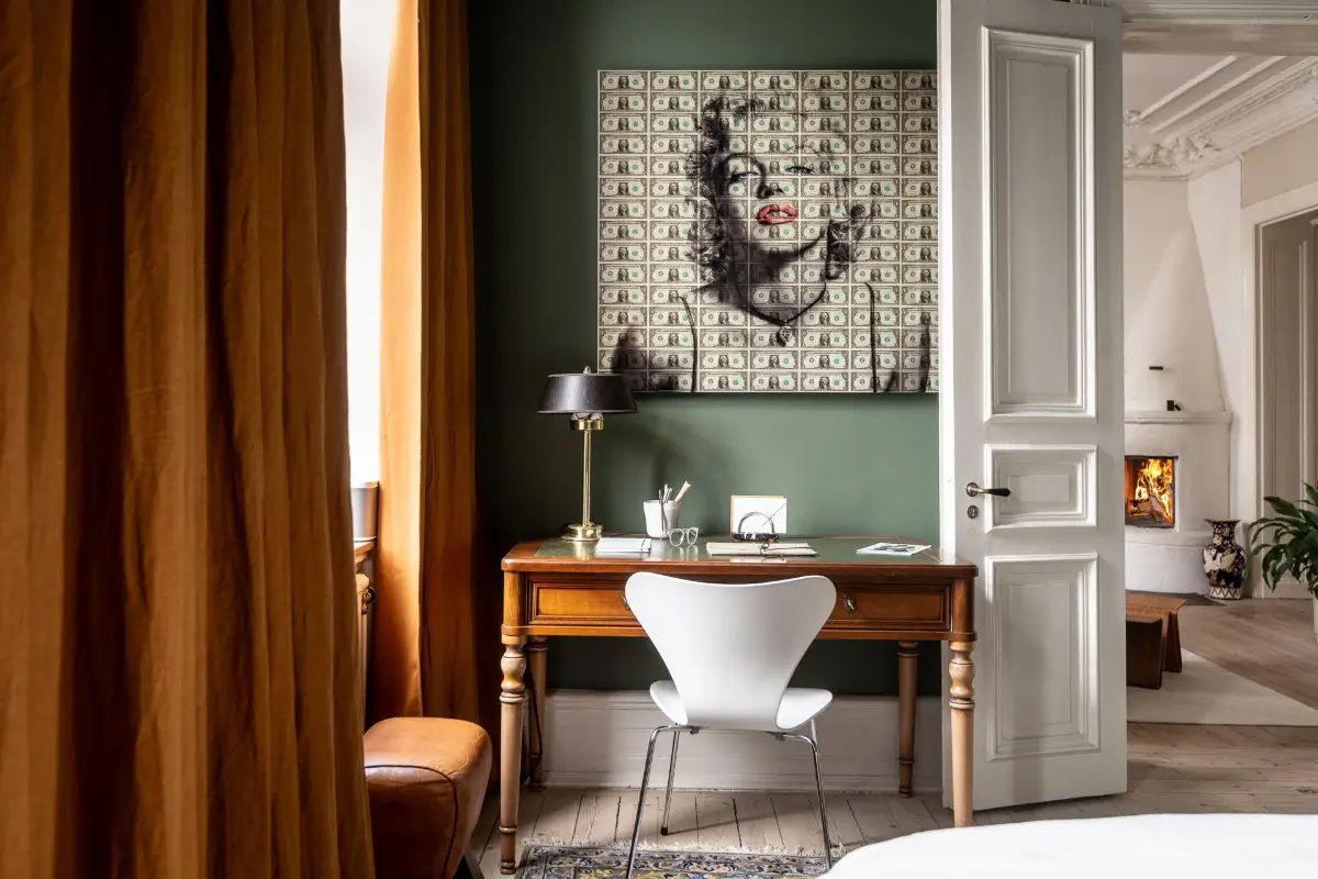 A Magnificent Historic Apartment with a Deep Green Bedroom 28 period-features-color-drenched-deep-green-bedroom-19th-century-apartment-nordroom