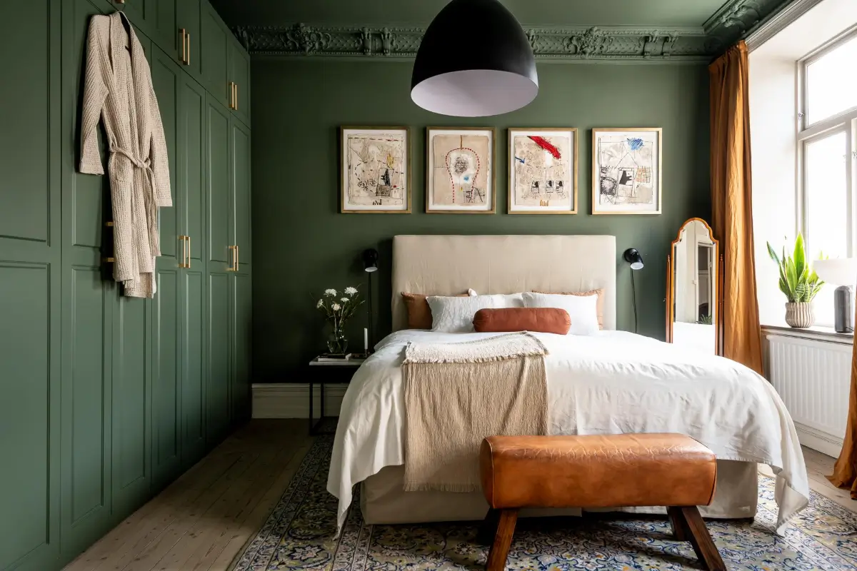 A Magnificent Historic Apartment with a Deep Green Bedroom 25 period-features-color-drenched-deep-green-bedroom-19th-century-apartment-nordroom