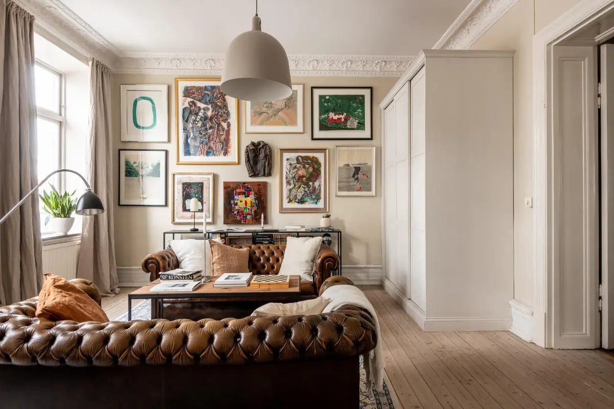 A Magnificent Historic Apartment with a Deep Green Bedroom 11 period-features-color-drenched-deep-green-bedroom-19th-century-apartment-nordroom