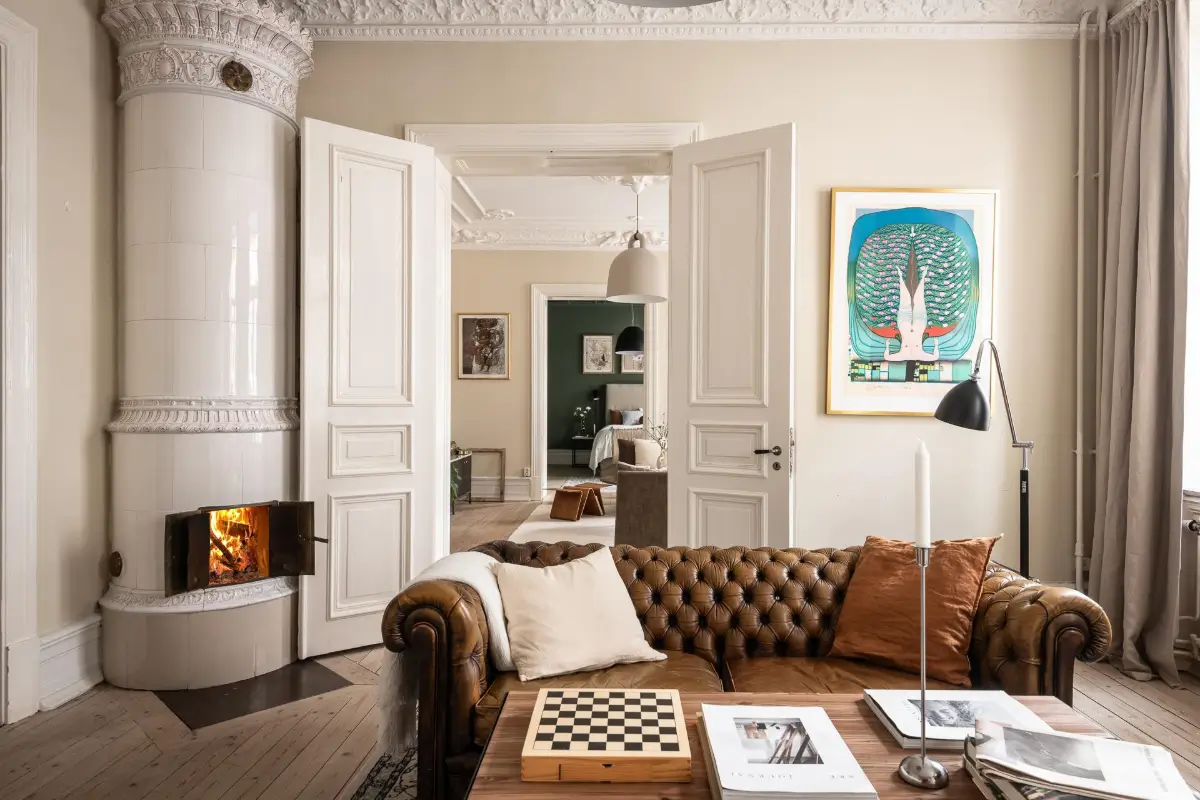 A Magnificent Historic Apartment with a Deep Green Bedroom 14 period-features-color-drenched-deep-green-bedroom-19th-century-apartment-nordroom