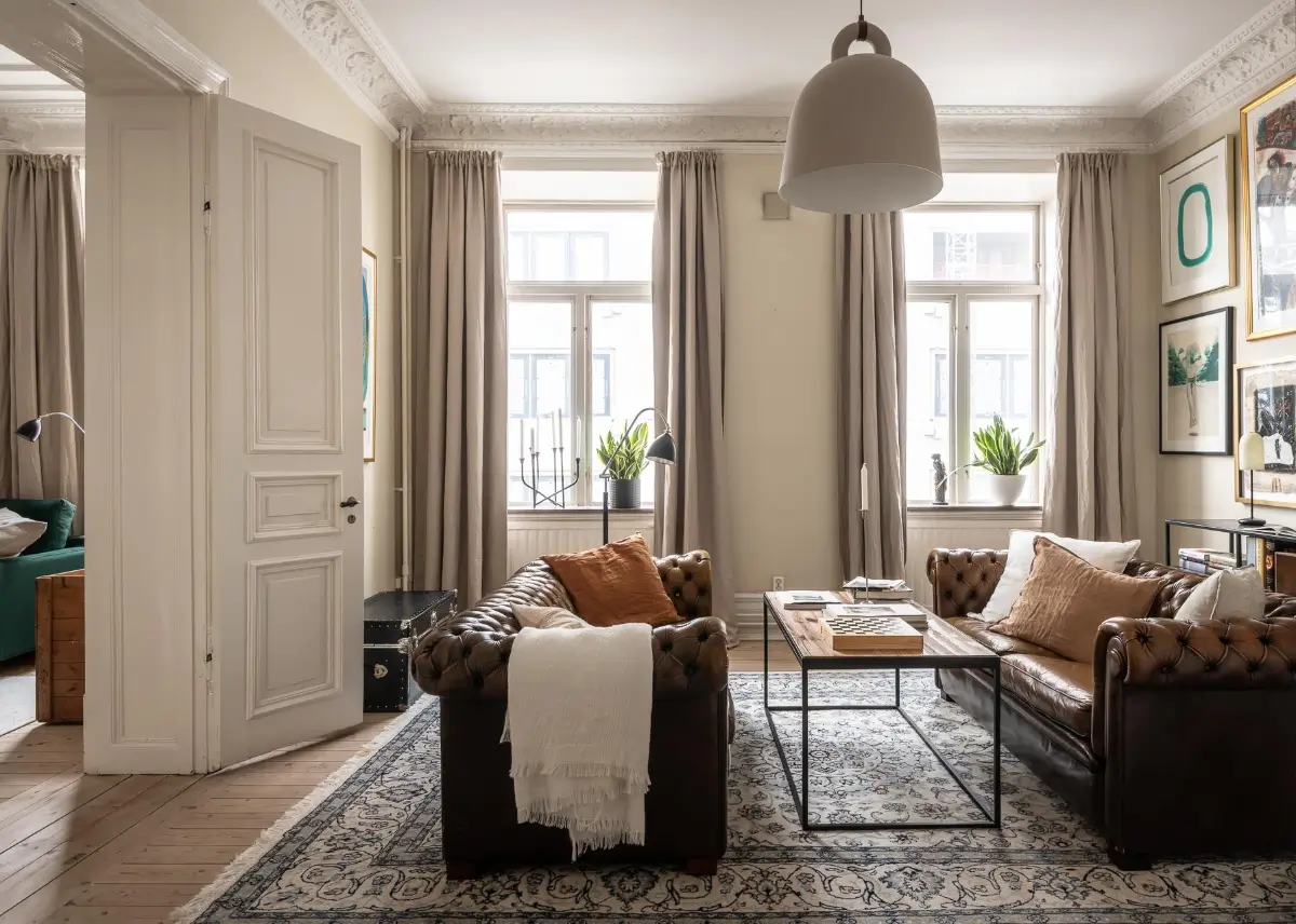 A Magnificent Historic Apartment with a Deep Green Bedroom 13 period-features-color-drenched-deep-green-bedroom-19th-century-apartment-nordroom