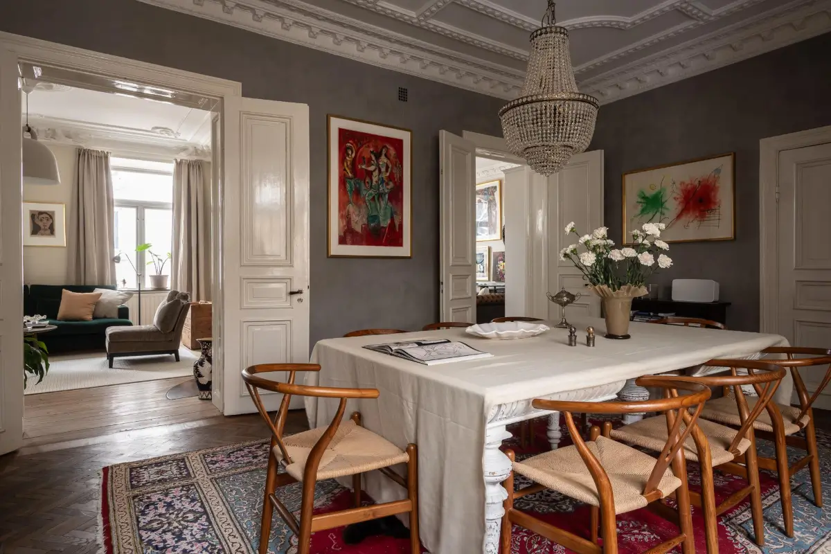 A Magnificent Historic Apartment with a Deep Green Bedroom 4 period-features-color-drenched-deep-green-bedroom-19th-century-apartment-nordroom