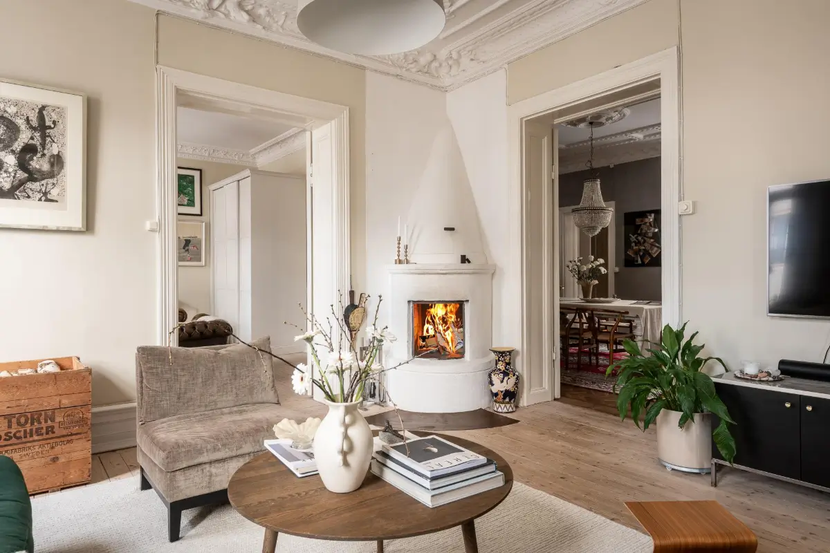 A Magnificent Historic Apartment with a Deep Green Bedroom 17 period-features-color-drenched-deep-green-bedroom-19th-century-apartment-nordroom