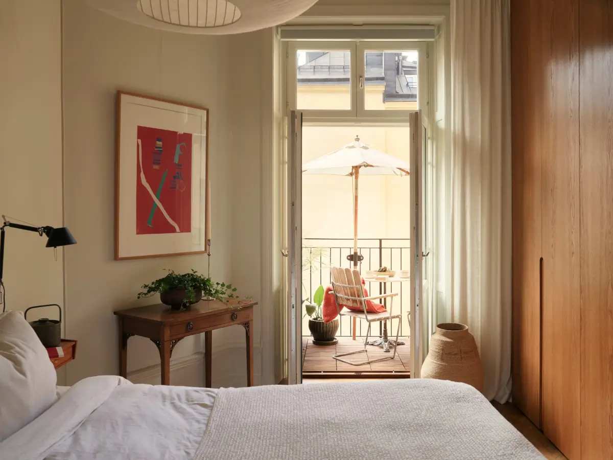 Red and Brown Tones in a Renovated Turn-of-the-Century Apartment 21 red-brown-tones-renovated-turn-of-the-century-stockholm-apartment-nordroom