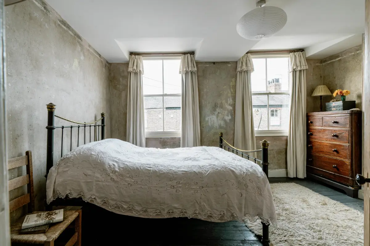 A Restored Victorian Worker's Cottage with a Charming Garden in York 20 restored-Victorian-railway-workers-cottage