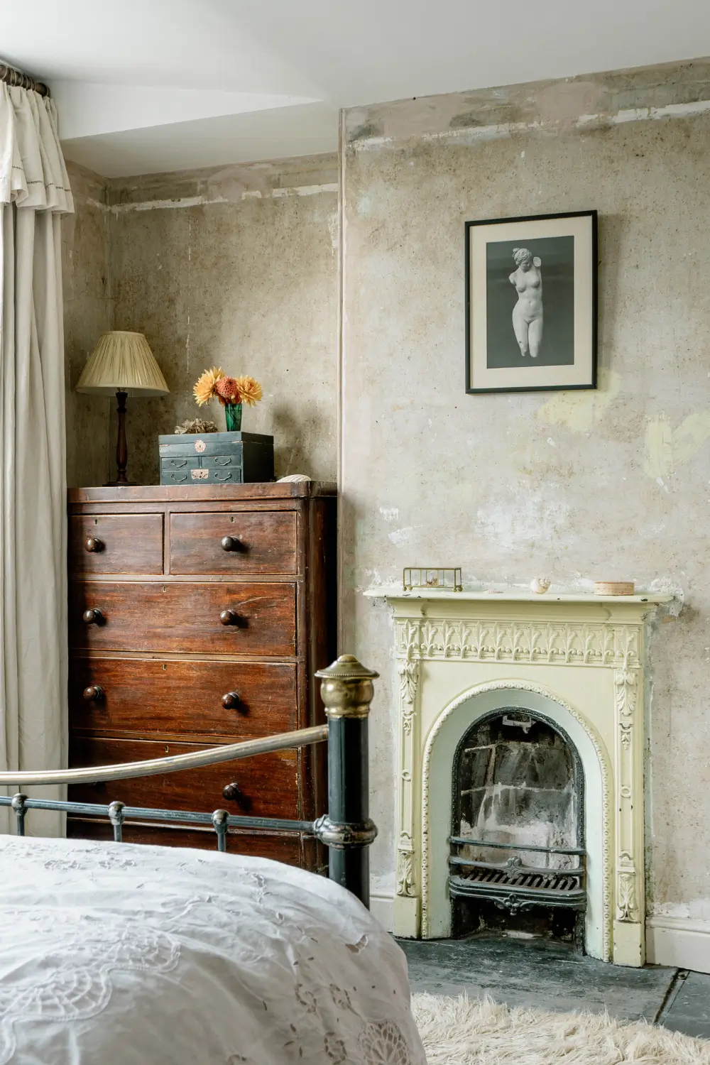 A Restored Victorian Worker's Cottage with a Charming Garden in York 21 restored-Victorian-railway-workers-cottage