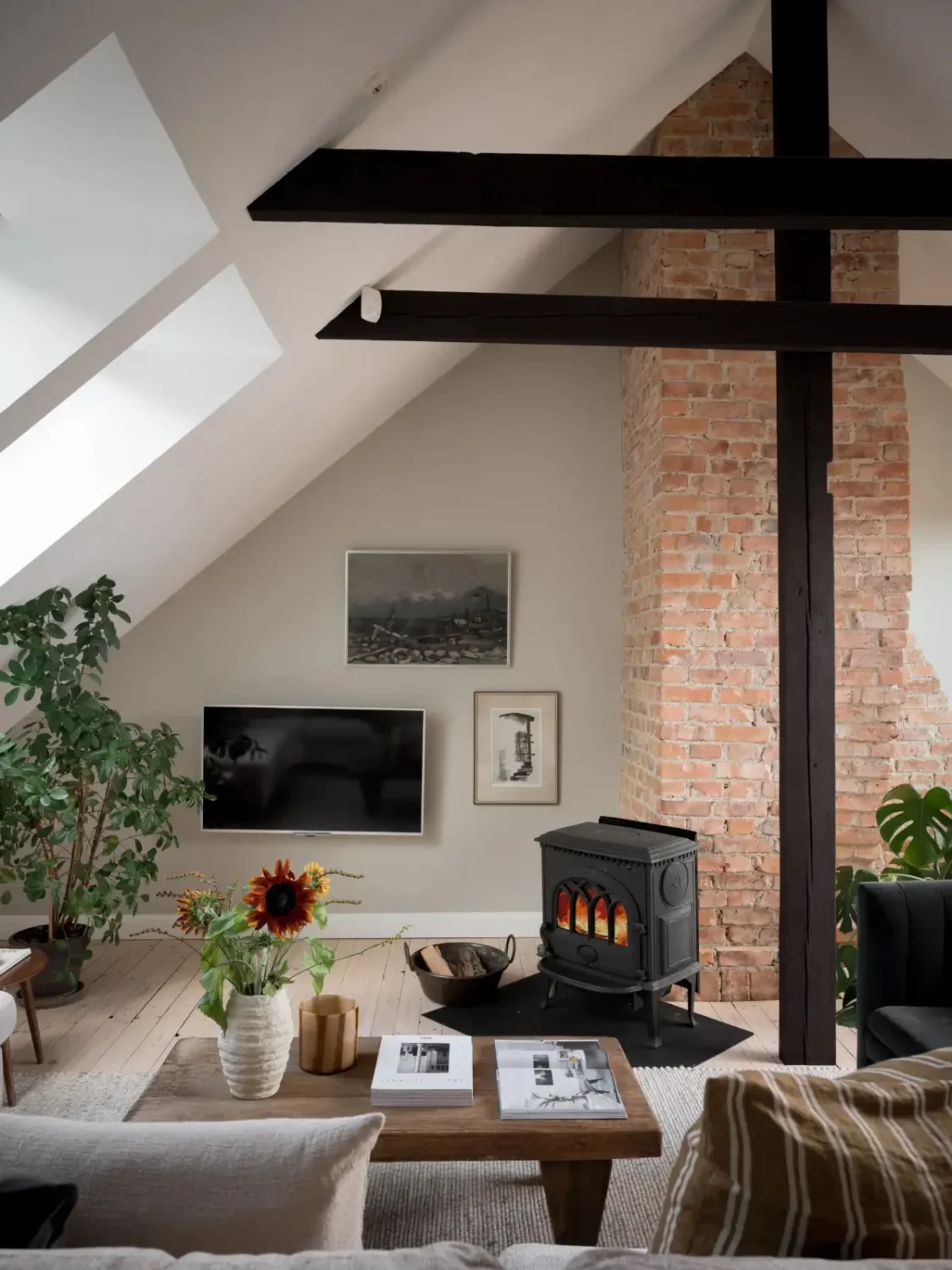 A Renovated Duplex Apartment with a Roof Terrace 5 scandi-duplex-apartment-exposed-beams-brick-nordroom