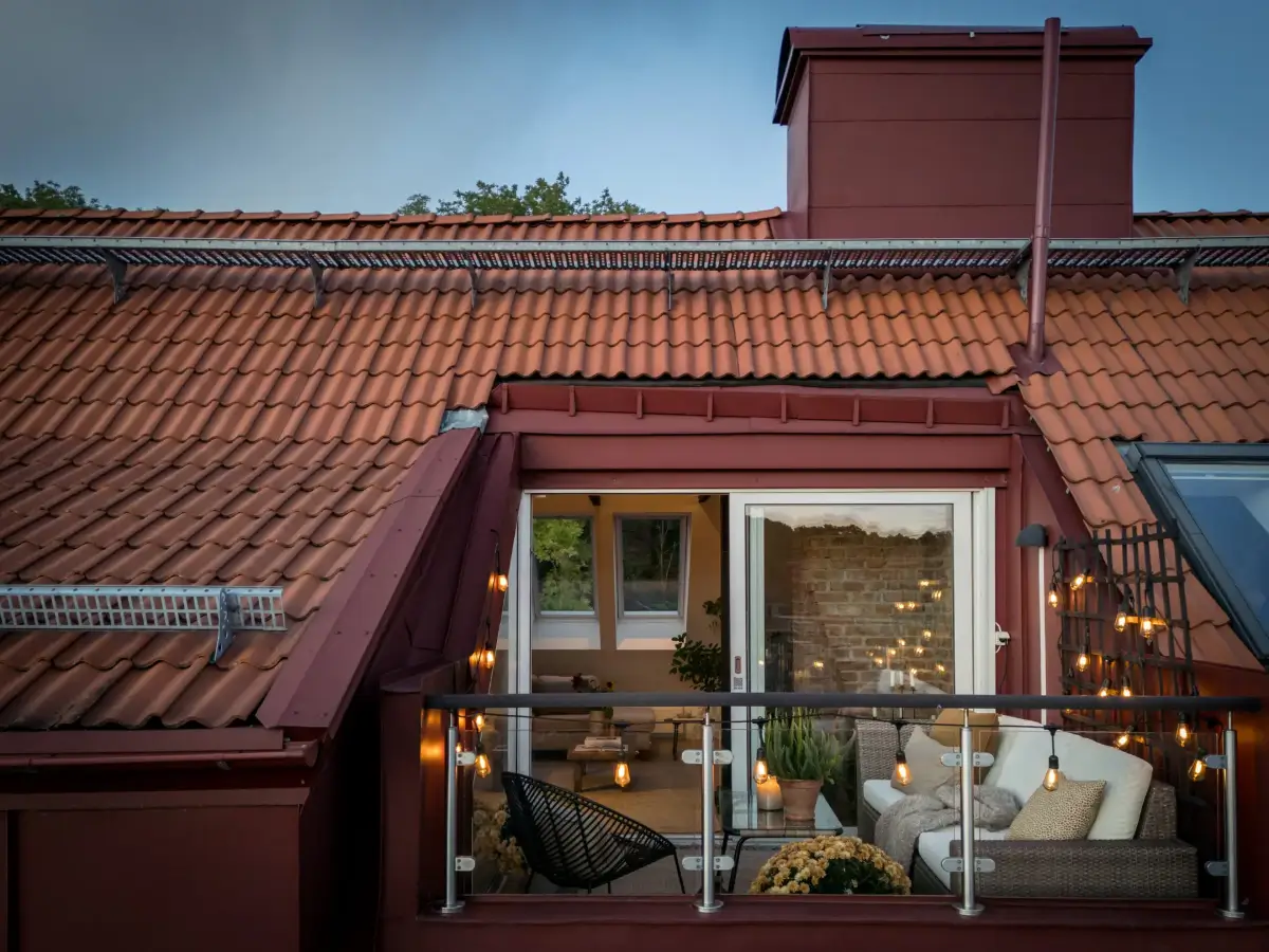 A Renovated Duplex Apartment with a Roof Terrace 10 scandi-duplex-apartment-exposed-beams-brick-nordroom