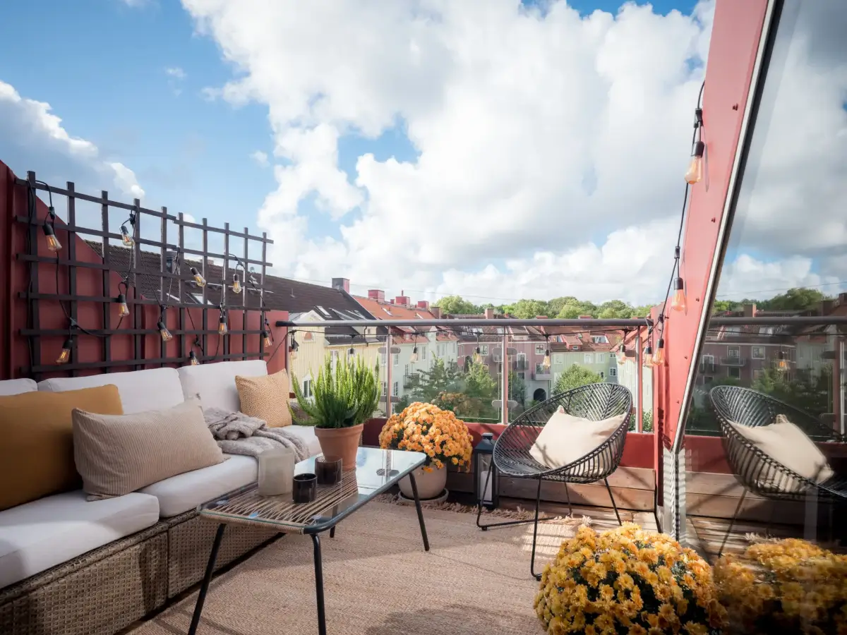 A Renovated Duplex Apartment with a Roof Terrace 9 scandi-duplex-apartment-exposed-beams-brick-nordroom