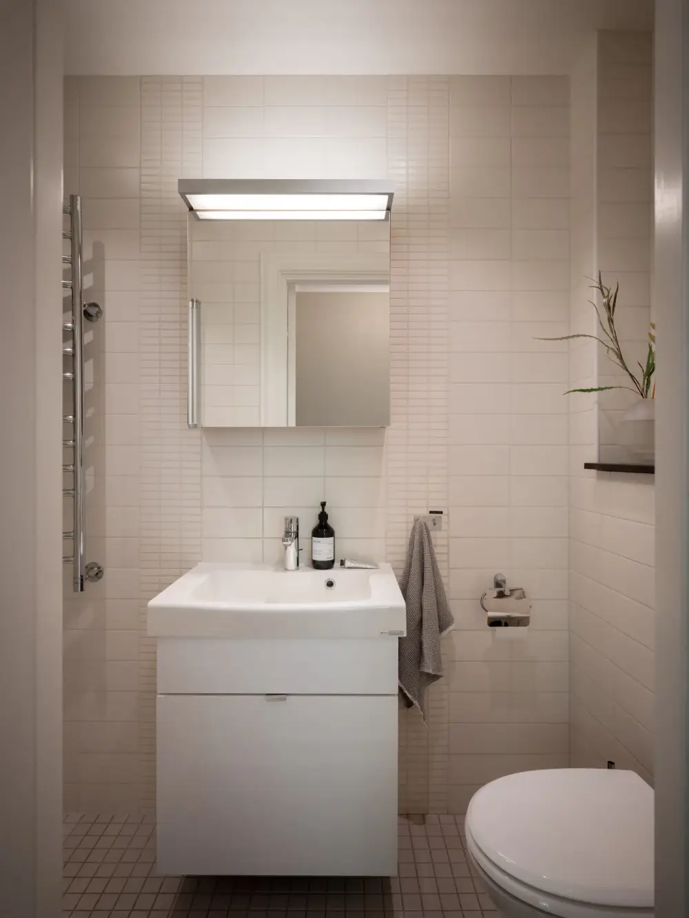 A Renovated Duplex Apartment with a Roof Terrace 37 scandi-duplex-apartment-exposed-beams-brick-nordroom