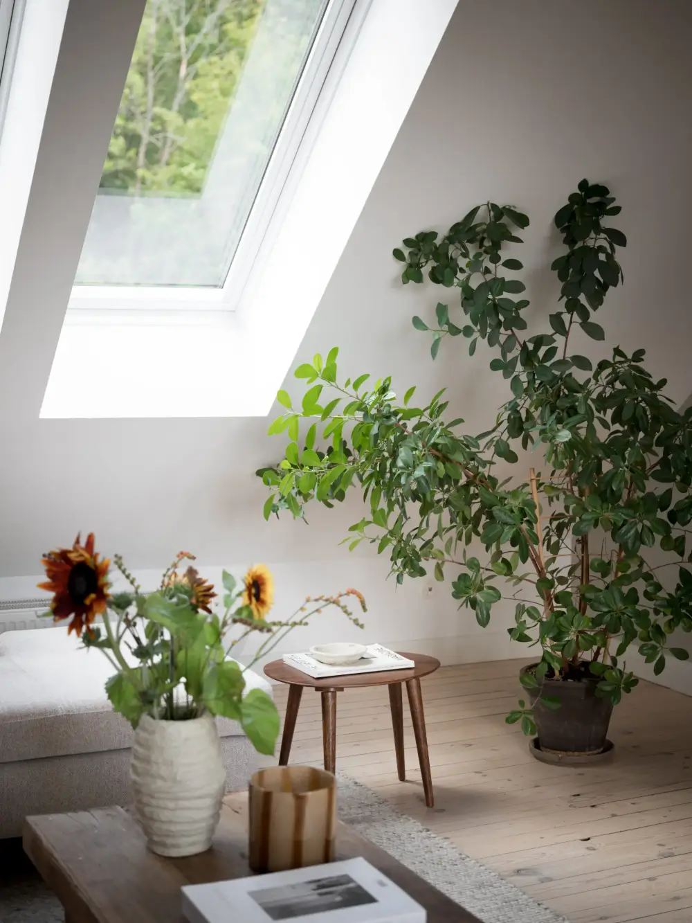 A Renovated Duplex Apartment with a Roof Terrace 7 scandi-duplex-apartment-exposed-beams-brick-nordroom