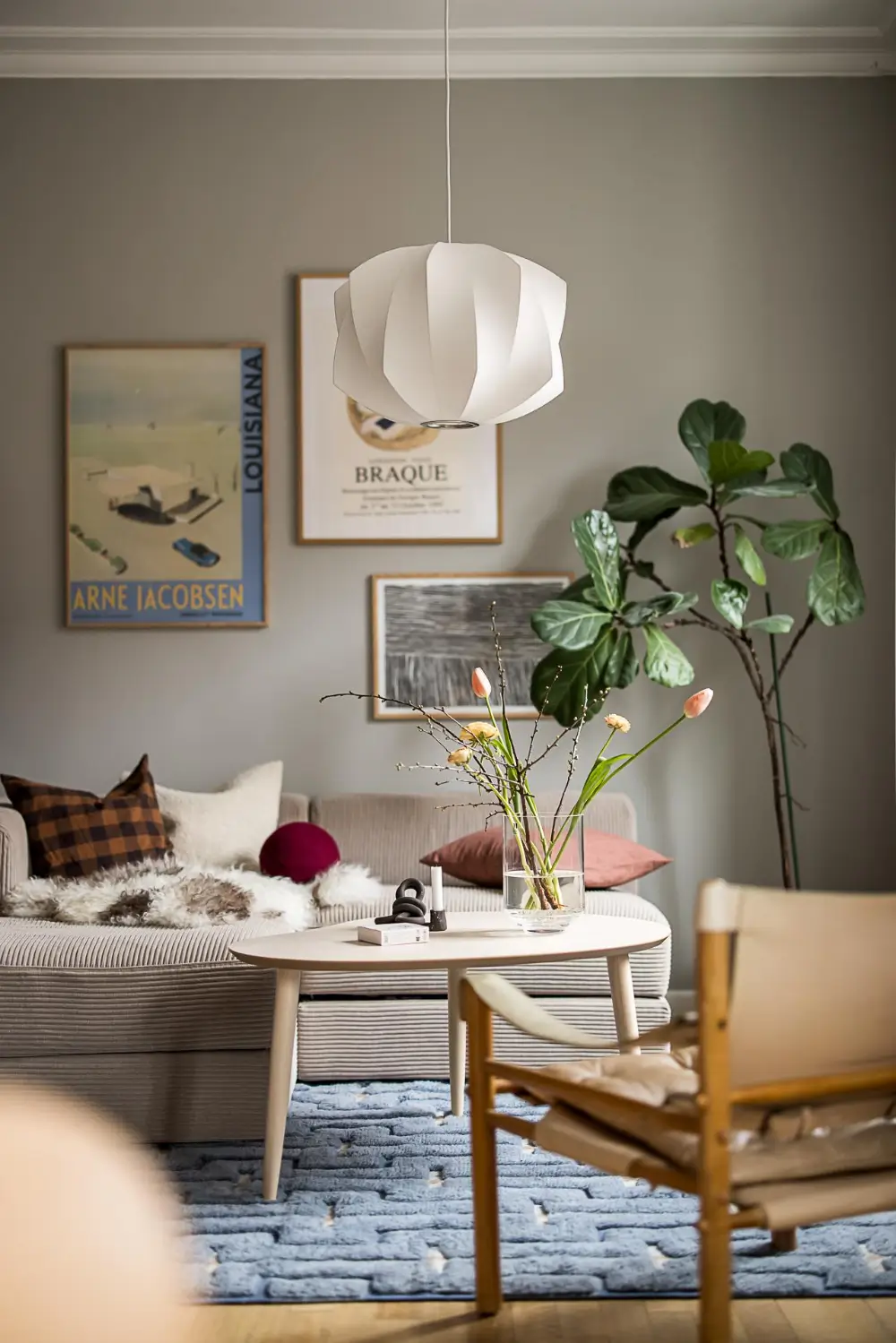 A Light-Filled and Social Studio Apartment in a 1920s Building 13 scandinavian-studio-apartment-nordroom