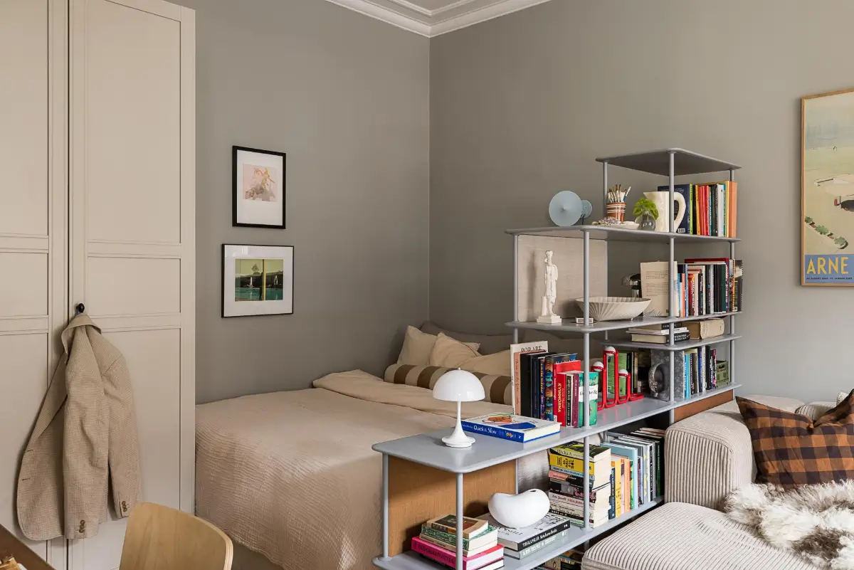 A Light-Filled and Social Studio Apartment in a 1920s Building 20 scandinavian-studio-apartment-nordroom