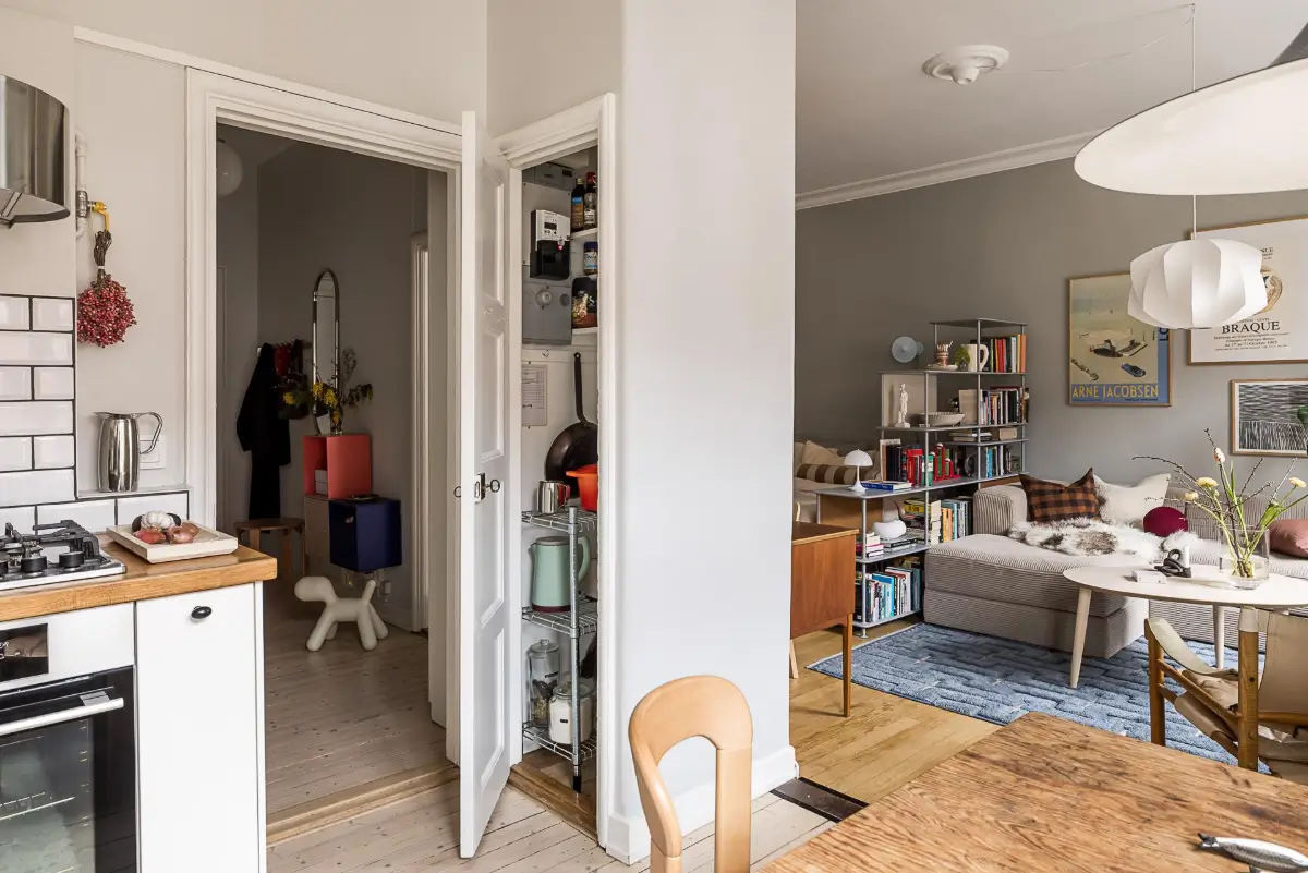 A Light-Filled and Social Studio Apartment in a 1920s Building 8 scandinavian-studio-apartment-nordroom