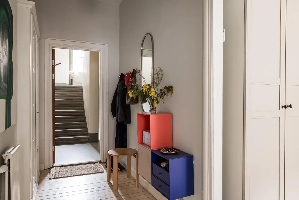 A Light-Filled and Social Studio Apartment in a 1920s Building 22 scandinavian-studio-apartment-nordroom