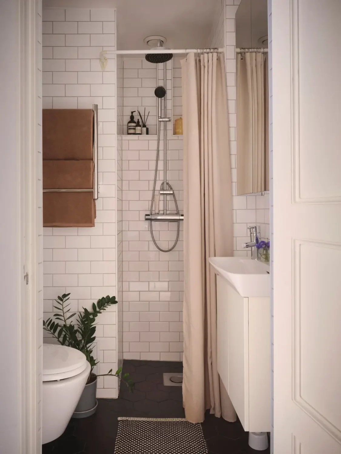 A Muted Color Palette in a Charming Late 19th-Century Apartment 31 serene-late-19th-century-apartment-stockholm-nordroom