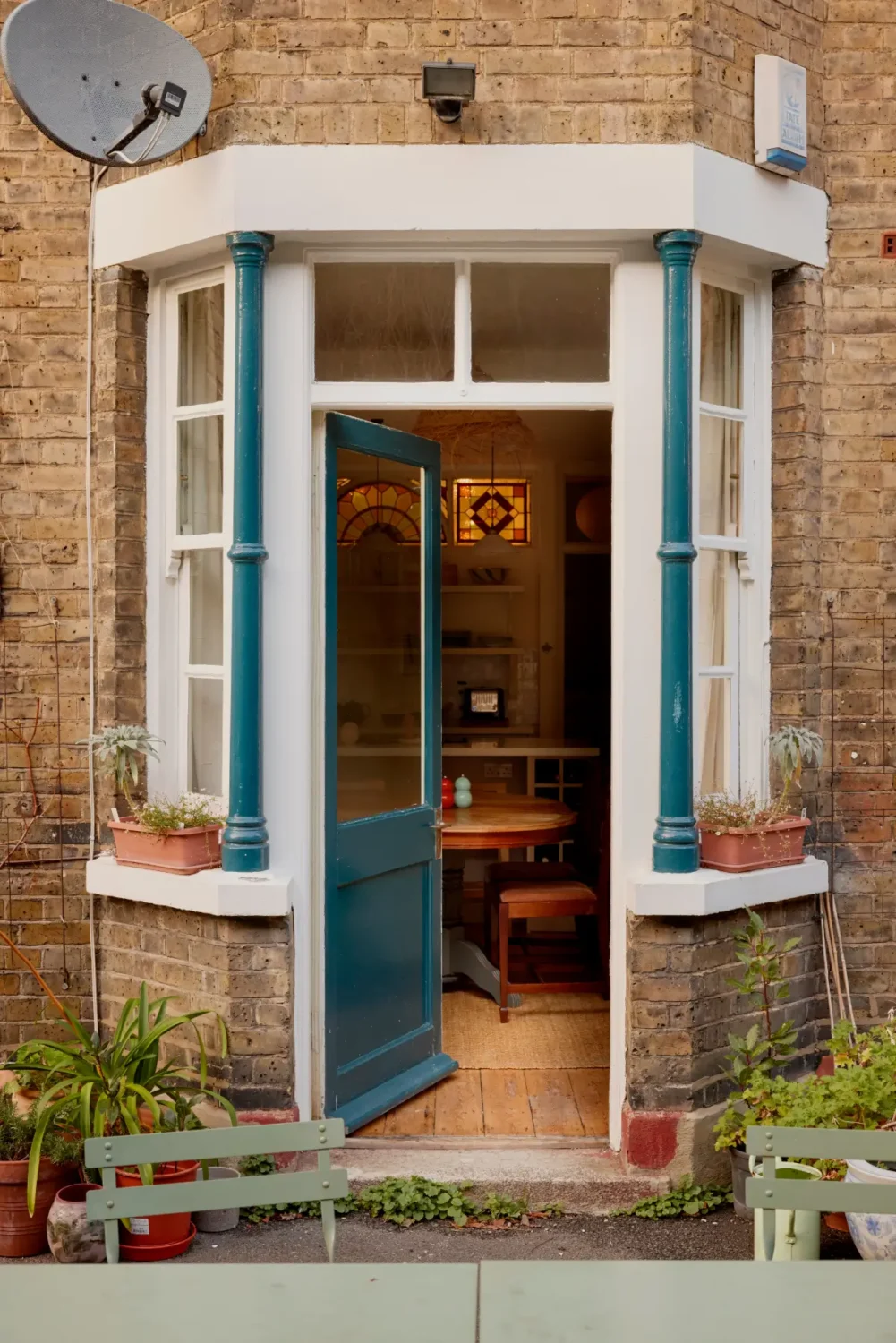 A Serene Ground-Floor Victorian Apartment in London 8 small-19th-century-apartment-london