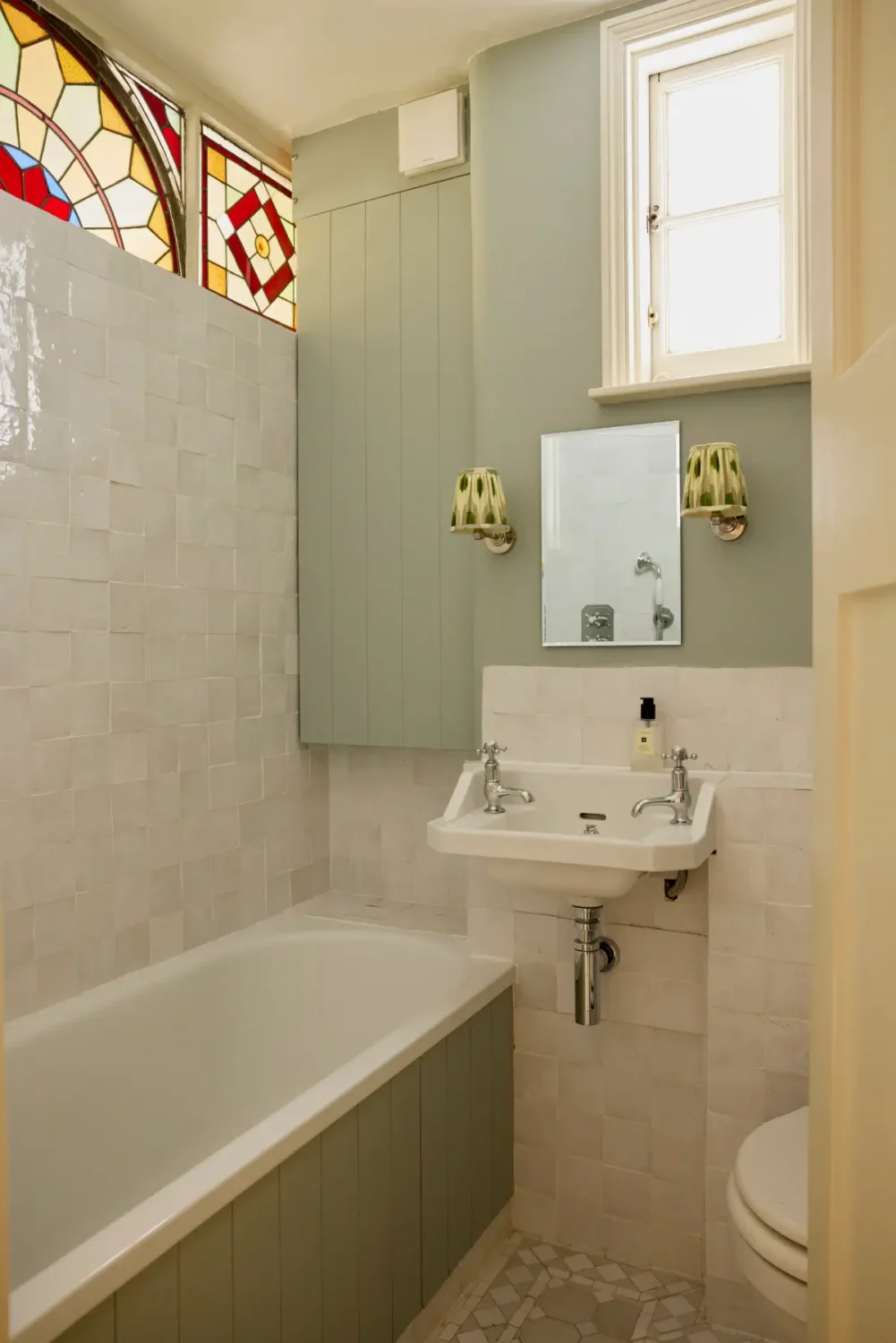 A Serene Ground-Floor Victorian Apartment in London 17 small-19th-century-apartment-london