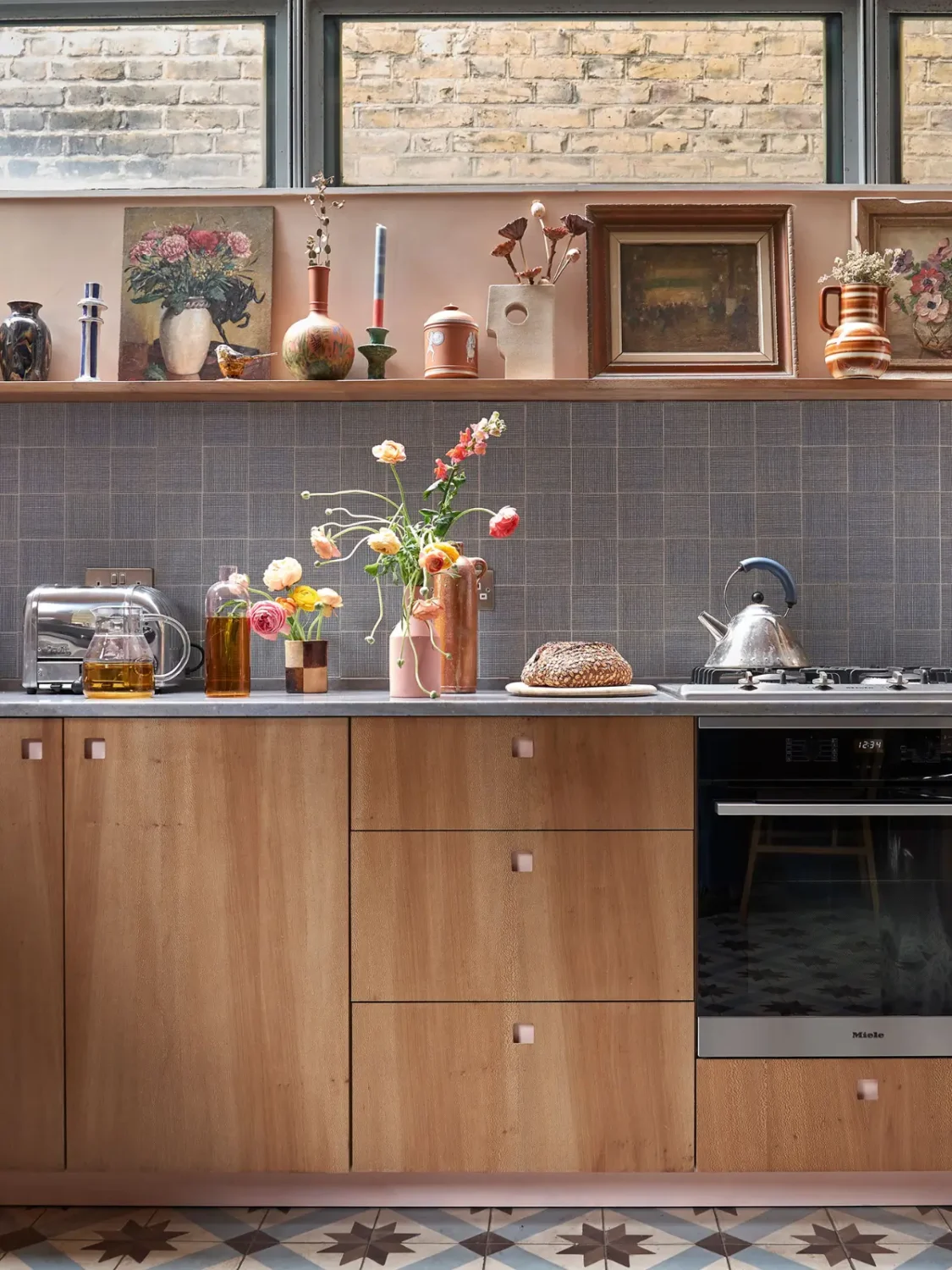 Small Space, Big Style: How to Design a Teeny-Tiny Kitchen That Works 32 small kitchen antique shelf personality Small Space, Big Style: How to Design a Teeny-Tiny Kitchen That Works