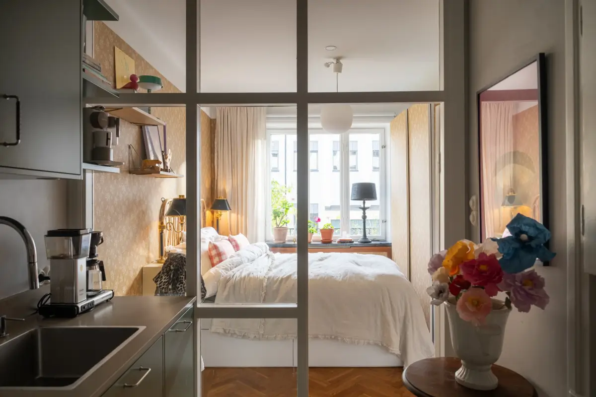 A Pink Living Room in a Colorful 1920s Apartment in Stockholm 13 small-stockholm-apartment-pink-living-room-nordroom