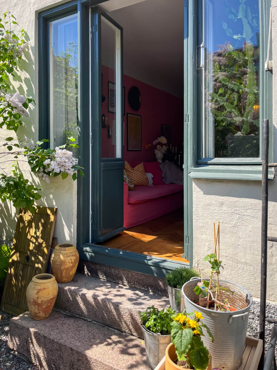 A Pink Living Room in a Colorful 1920s Apartment in Stockholm 4 small-stockholm-apartment-pink-living-room-nordroom