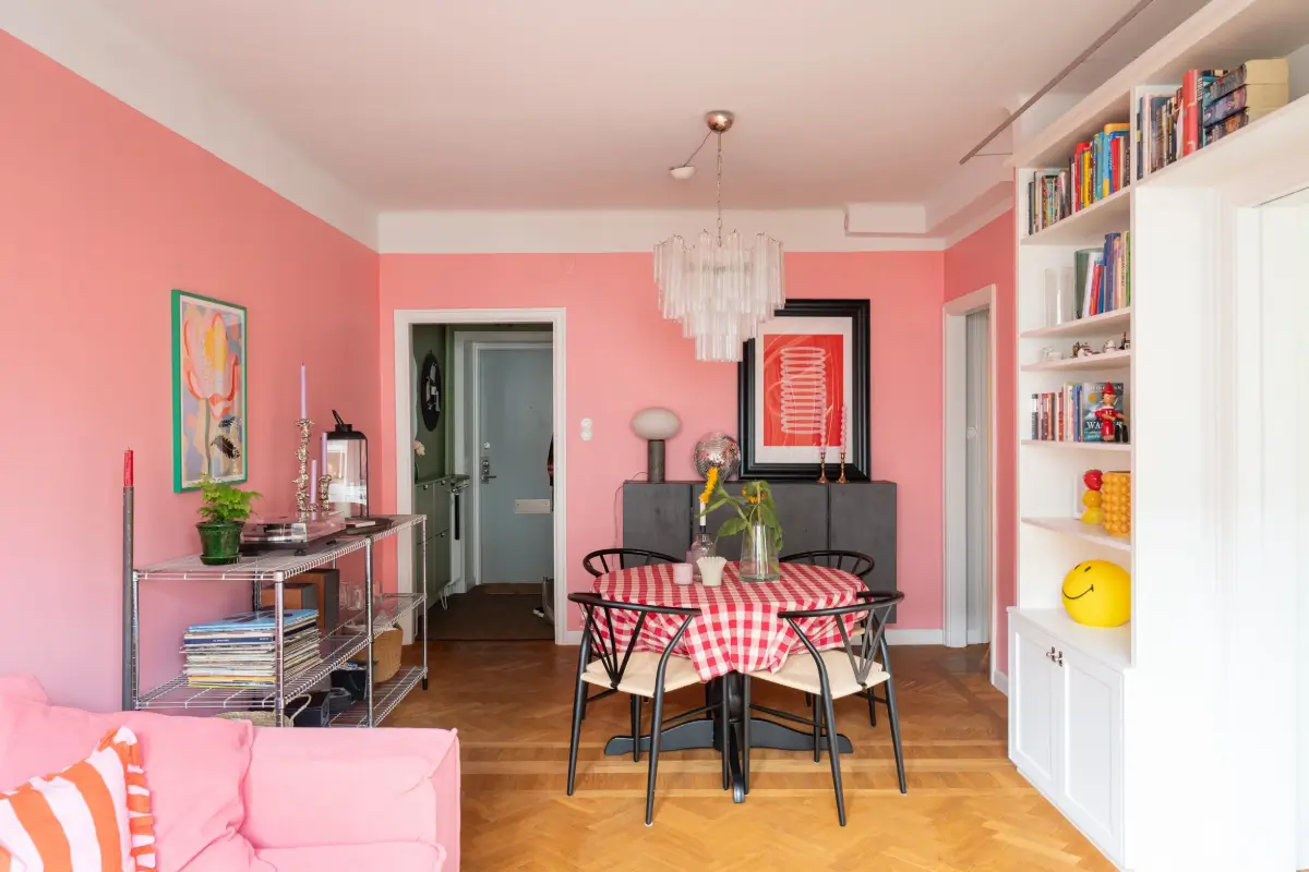 A Pink Living Room in a Colorful 1920s Apartment in Stockholm 5 small-stockholm-apartment-pink-living-room-nordroom