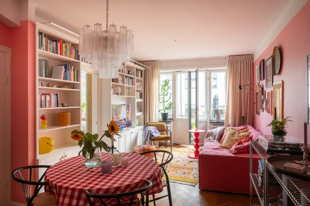 small-stockholm-apartment-pink-living-room-nordroom