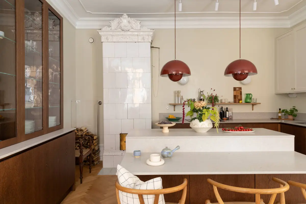 A Stylish Light-Colored Apartment with a Rental Part in Stockholm's Gamla Stan 3 stylish-apartment-stockholm-old-town