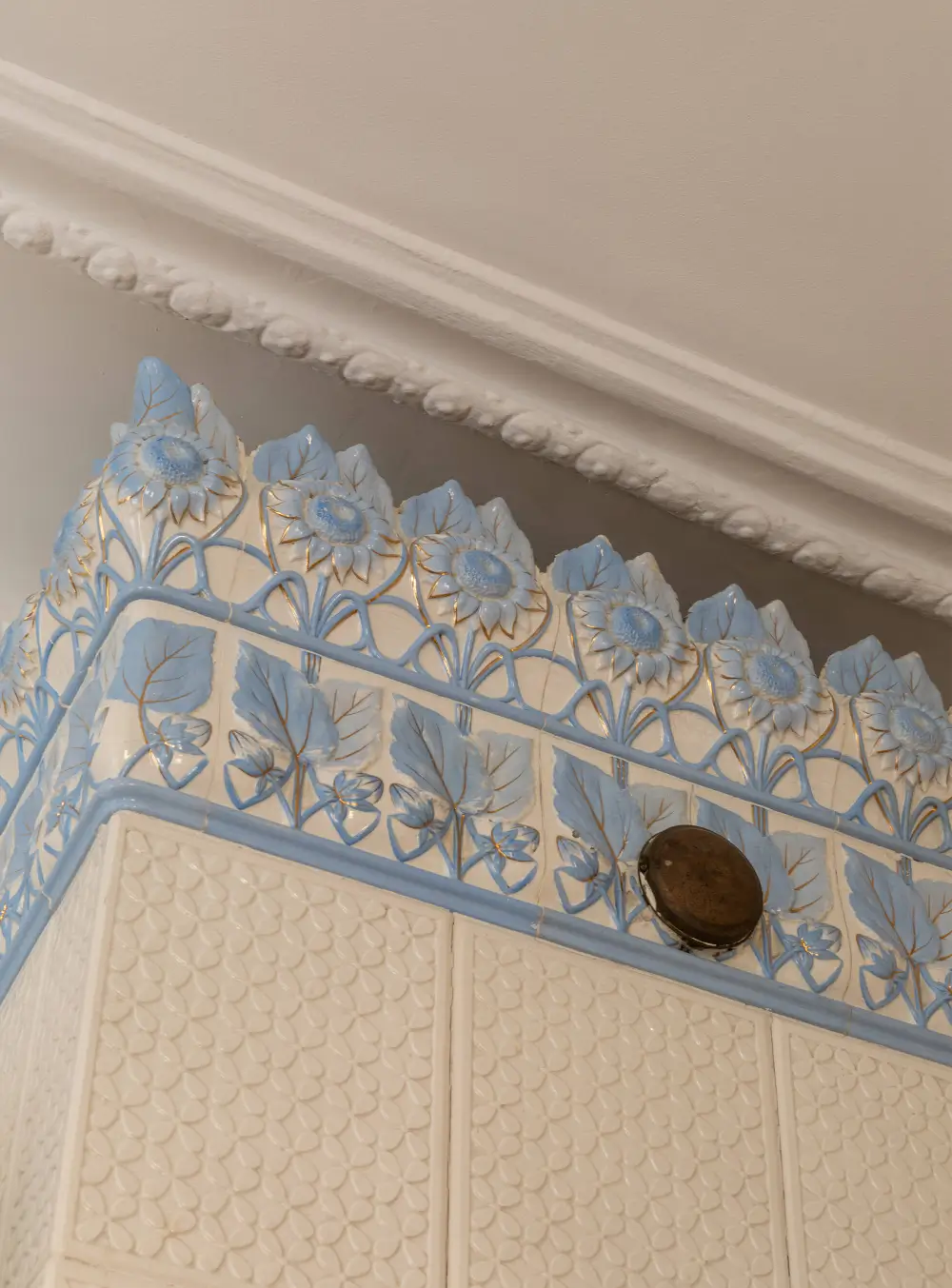 A Stylish Light-Colored Apartment with a Rental Part in Stockholm's Gamla Stan 9 stylish-apartment-stockholm-old-town