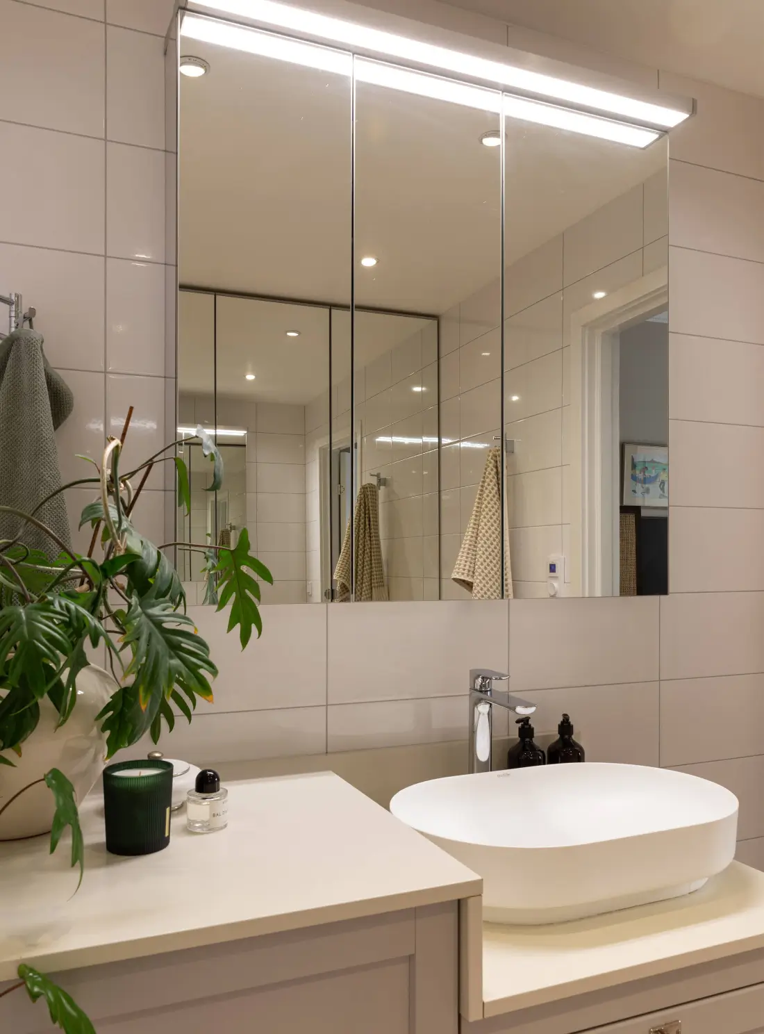 A Stylish Light-Colored Apartment with a Rental Part in Stockholm's Gamla Stan 15 stylish-apartment-stockholm-old-town