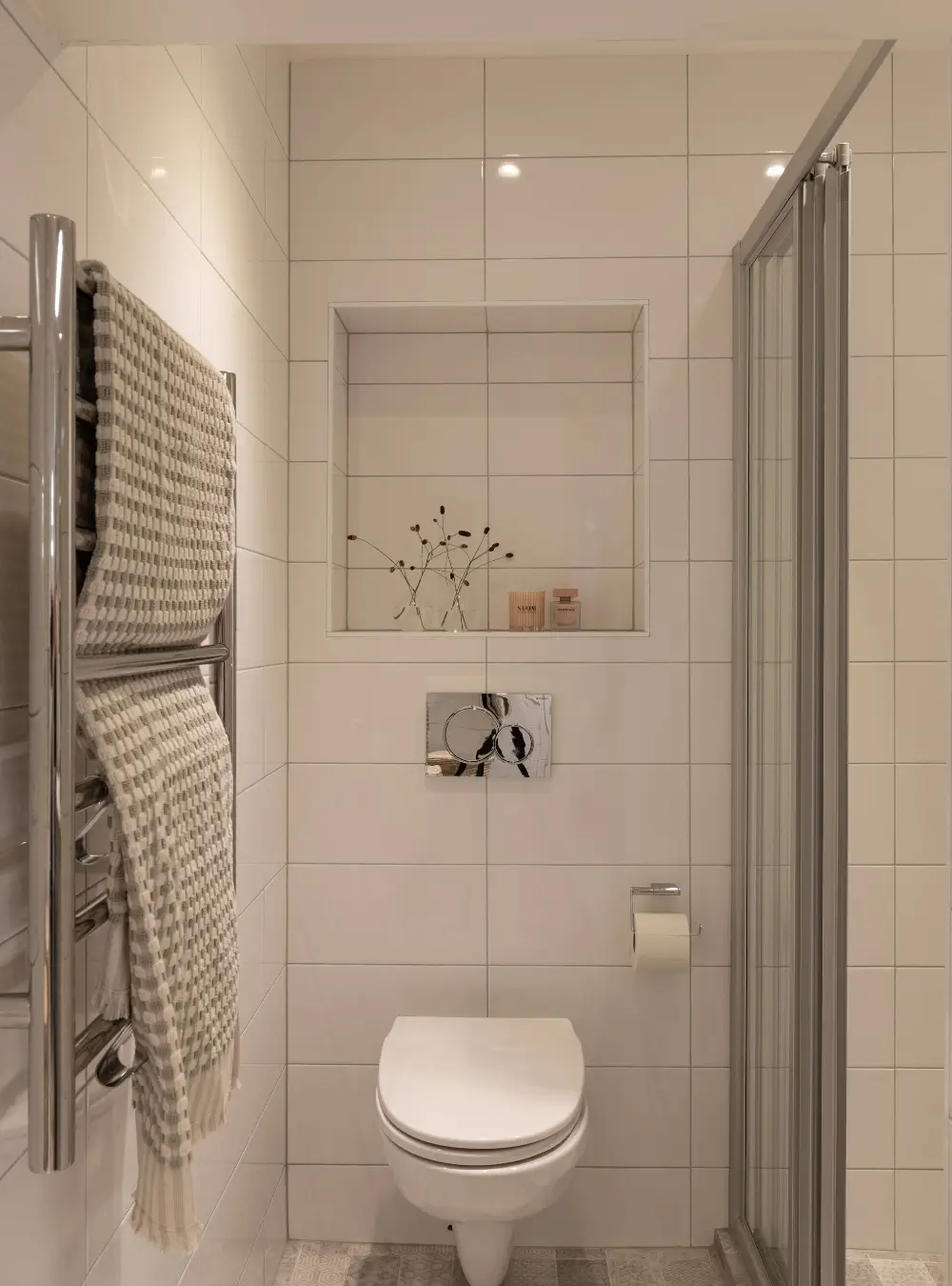 A Stylish Light-Colored Apartment with a Rental Part in Stockholm's Gamla Stan 16 stylish-apartment-stockholm-old-town