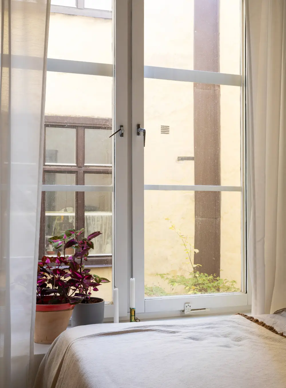 A Stylish Light-Colored Apartment with a Rental Part in Stockholm's Gamla Stan 18 stylish-apartment-stockholm-old-town