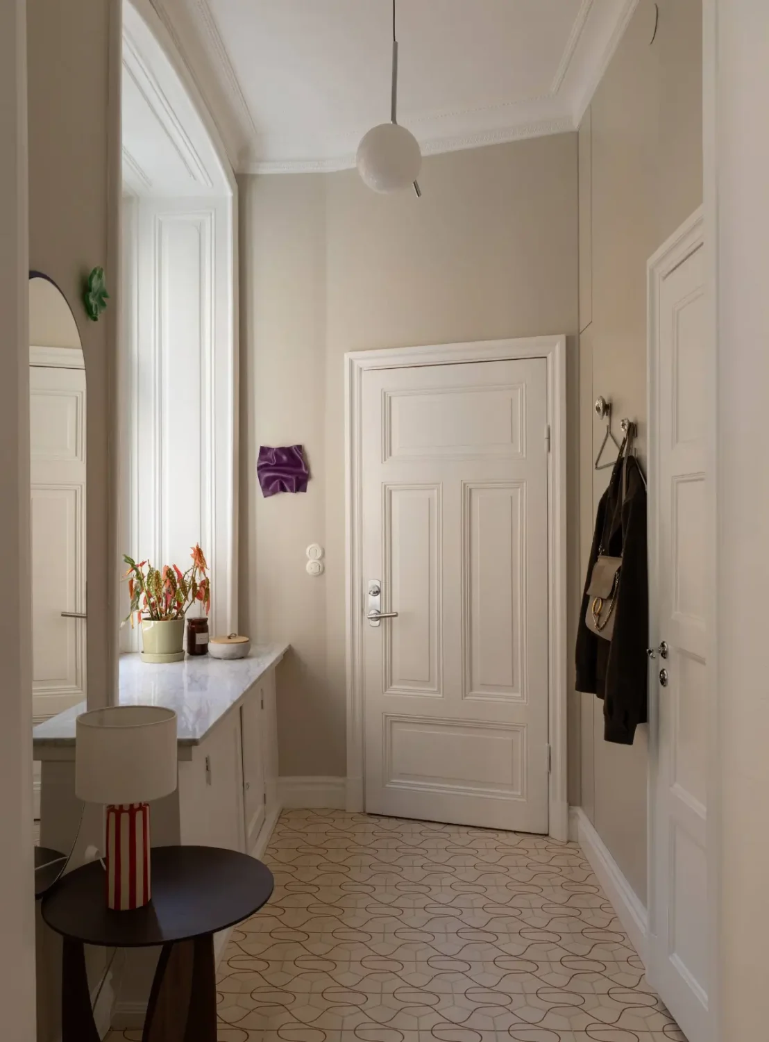 A Stylish Light-Colored Apartment with a Rental Part in Stockholm's Gamla Stan 22 stylish-apartment-stockholm-old-town