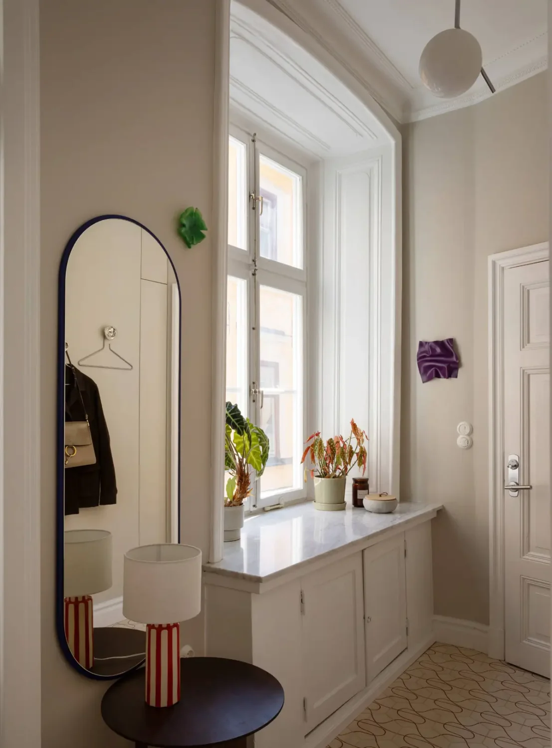 A Stylish Light-Colored Apartment with a Rental Part in Stockholm's Gamla Stan 21 stylish-apartment-stockholm-old-town