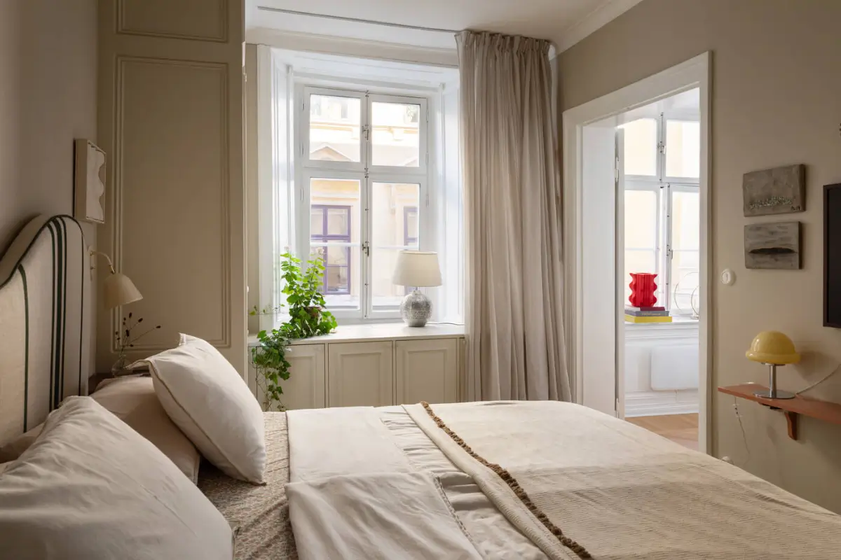 A Stylish Light-Colored Apartment with a Rental Part in Stockholm's Gamla Stan 10 stylish-apartment-stockholm-old-town