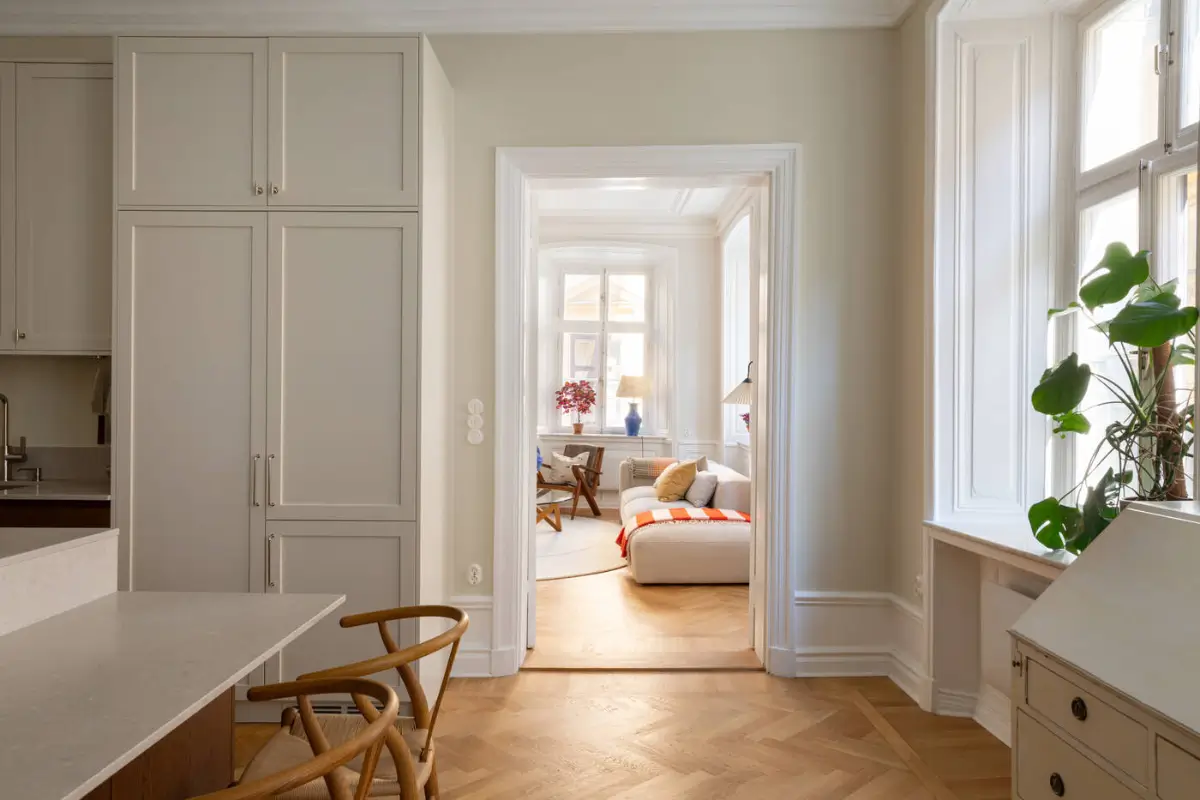 A Stylish Light-Colored Apartment with a Rental Part in Stockholm's Gamla Stan 4 stylish-apartment-stockholm-old-town