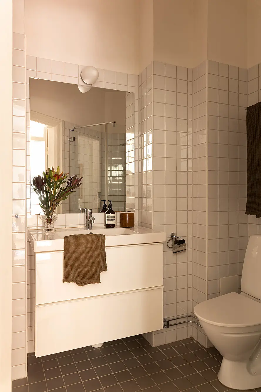 A Stylish Light-Filled Apartment in an Early 20th-Century Stockholm Building 25 tasteful-early-20th-century-apartment-stockholm-nordroom