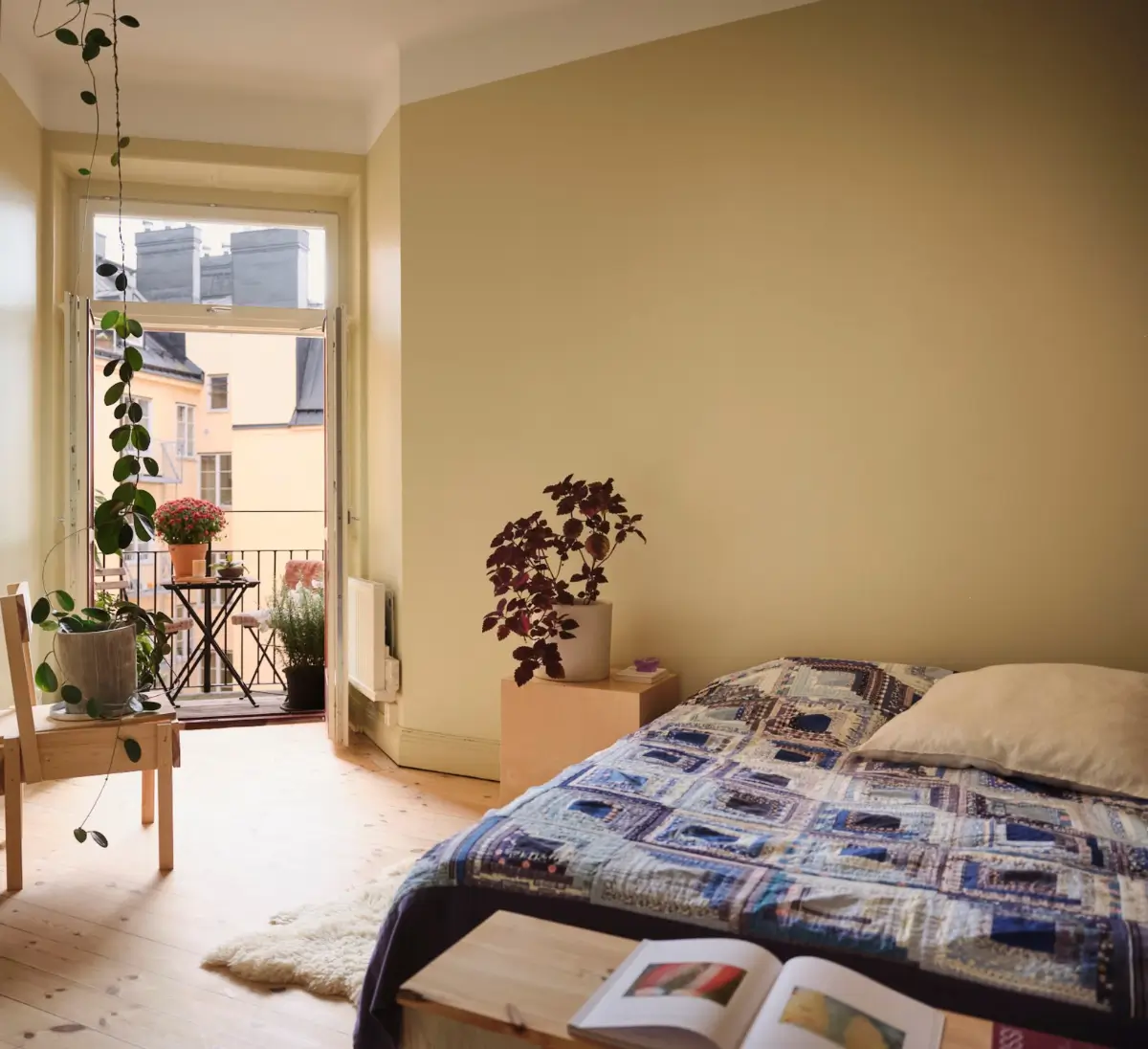 High Ceilings and Light Colors in a Minimalistic Stockholm Apartment 19 modern-scandi-interiors-period-features-1910-stockholm-apartment-nordroom
