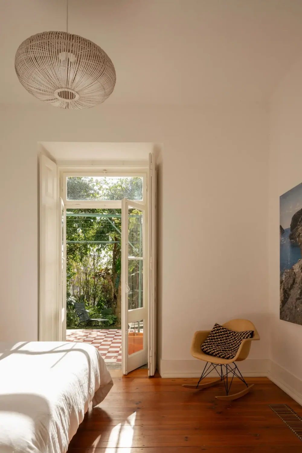 A Beautiful Renovated 19th-Century Townhouse in Lisbon 18 19th-century-lisbon-townhouse-nordroom